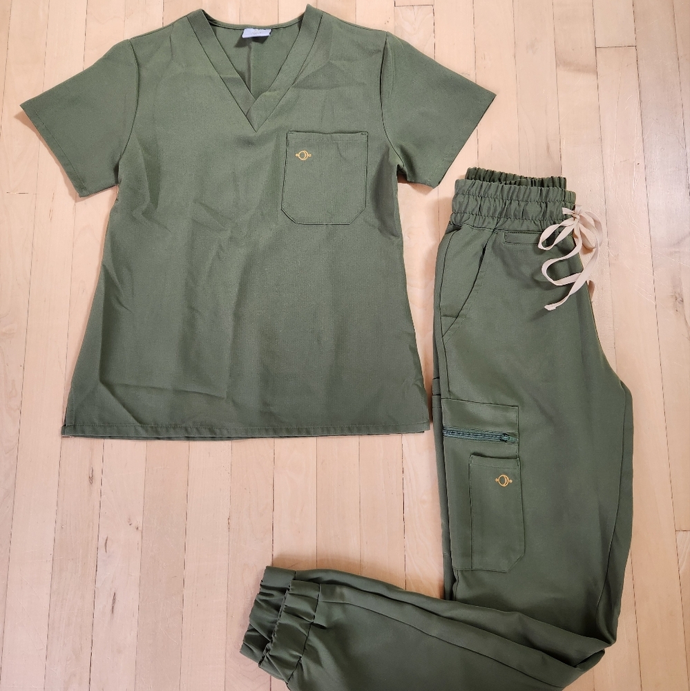 Luuna Scrubs Set